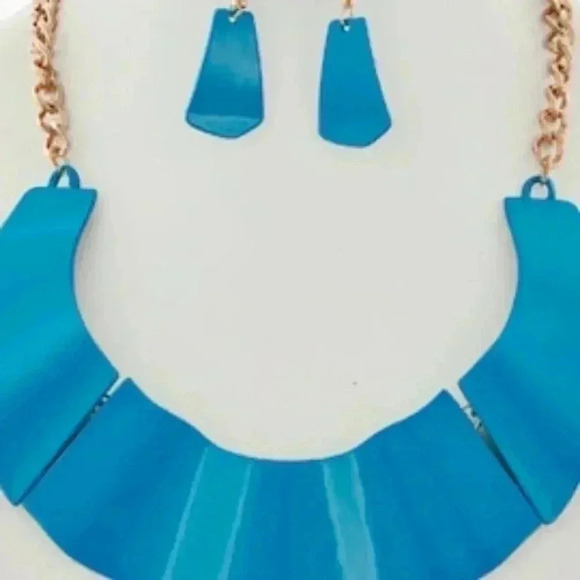 Chain Link Statement Necklace Set - Picture 1 of 1